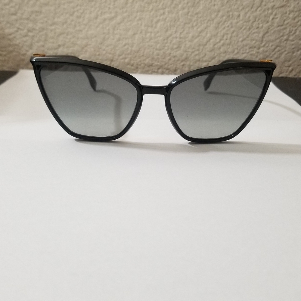 Fendi vintage Cat eye Sunglasses! - Picture 6 of 7